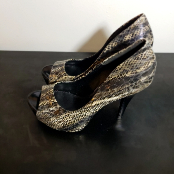Snakeskin Print Heels - Picture 4 of 5